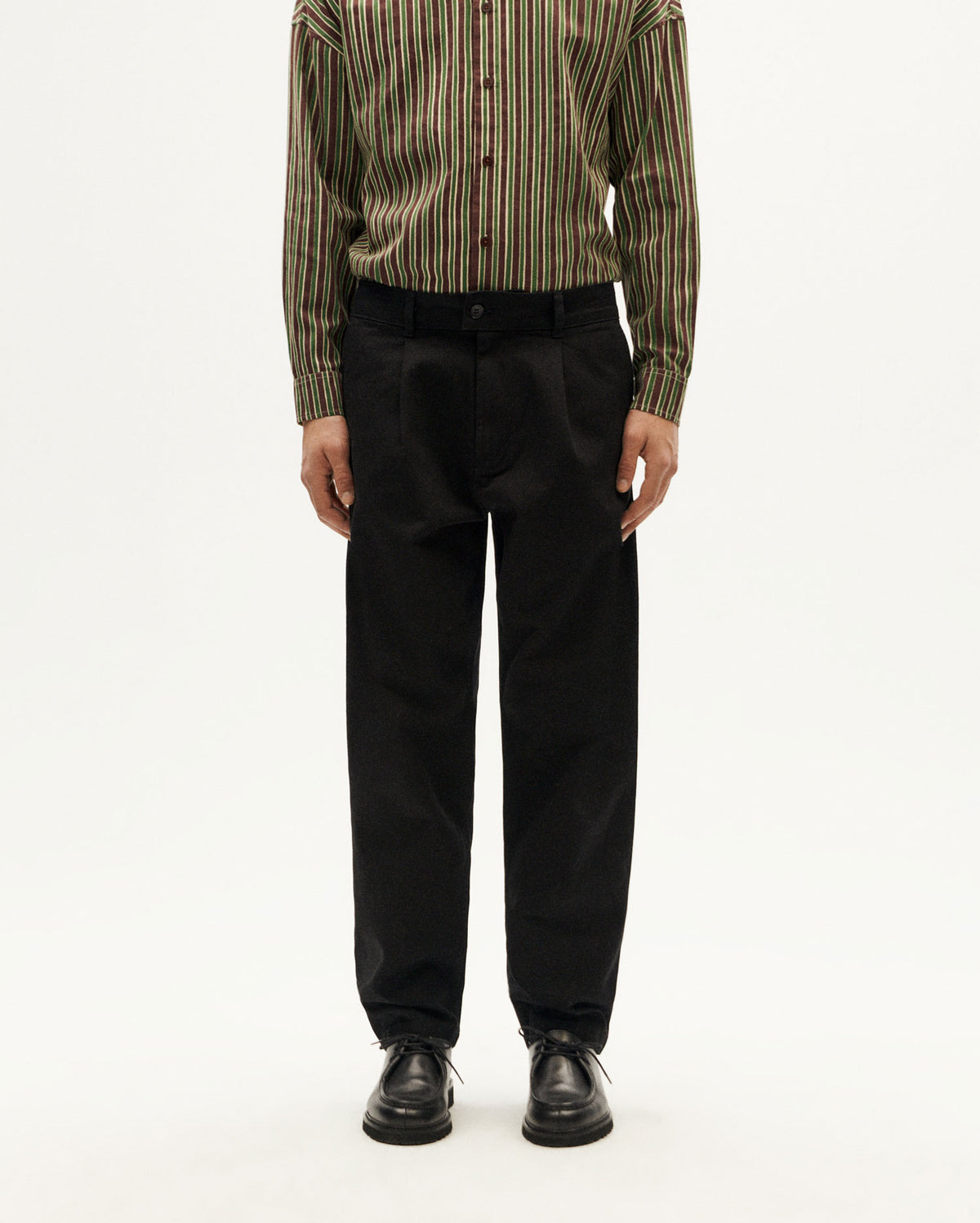 Pantalón negro Wotan sostenible-1