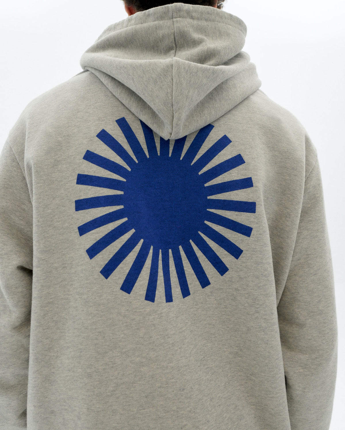 Hoodie gris sol espalda azul Simon sostenible - 3