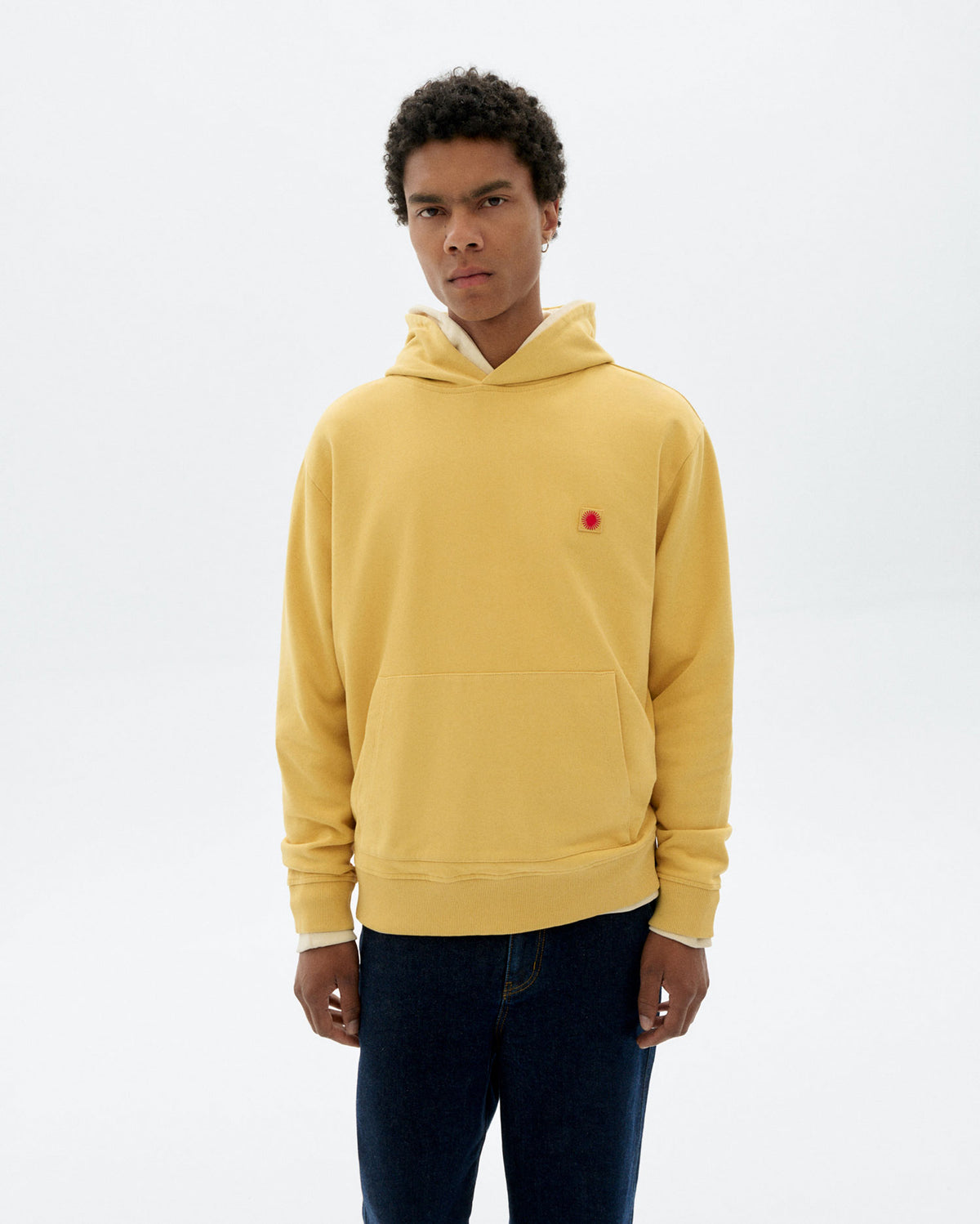 Hoodie amarillo sol espalda rojo Simon sostenible - 1