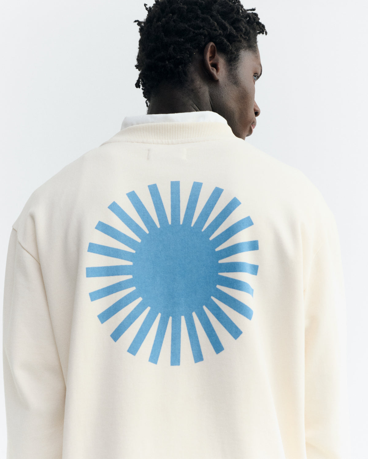 Sudadera cruda sol azul espalda Leon sostenible - 5