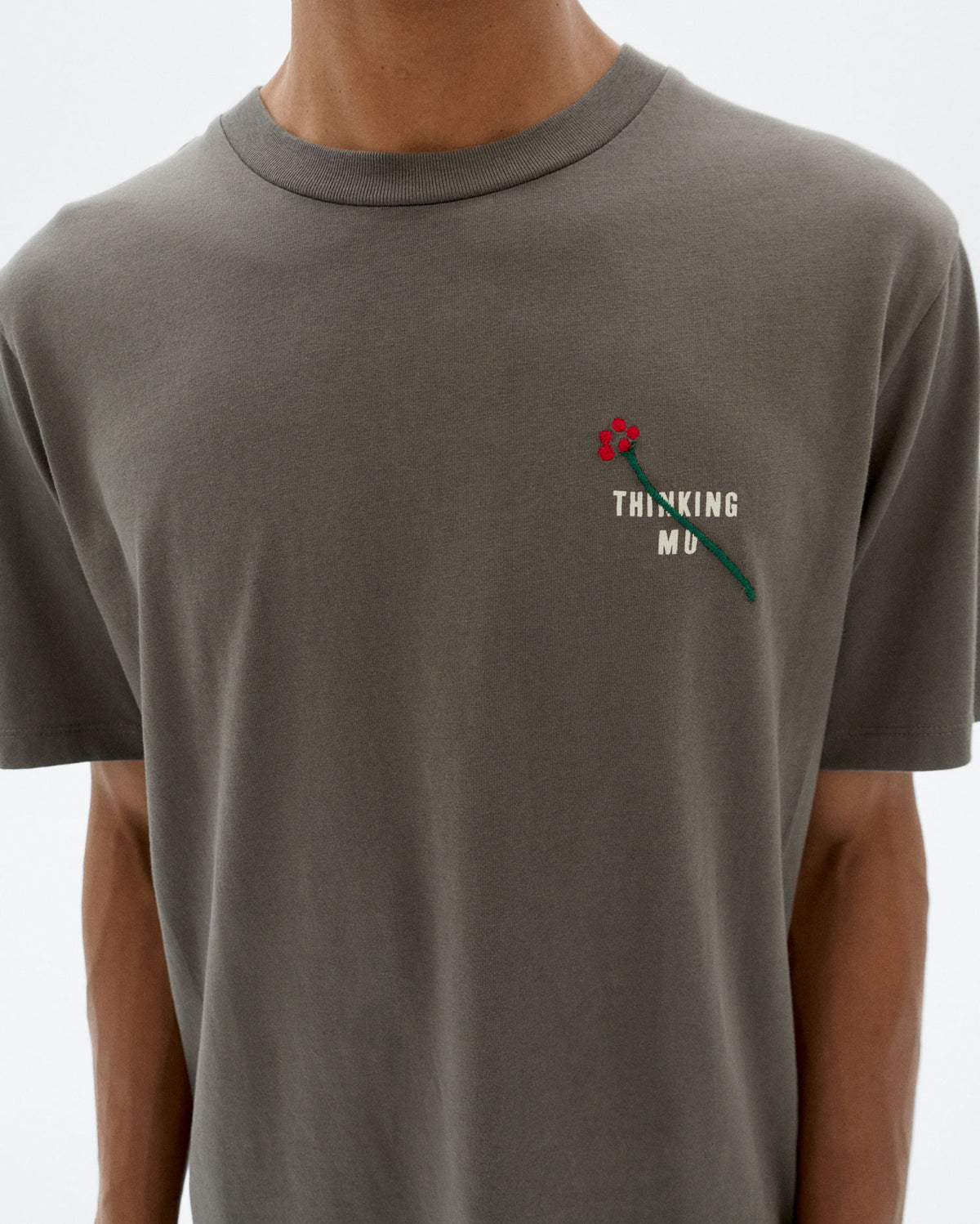 Camiseta gris bordada flower TM Zach sostenible - 3