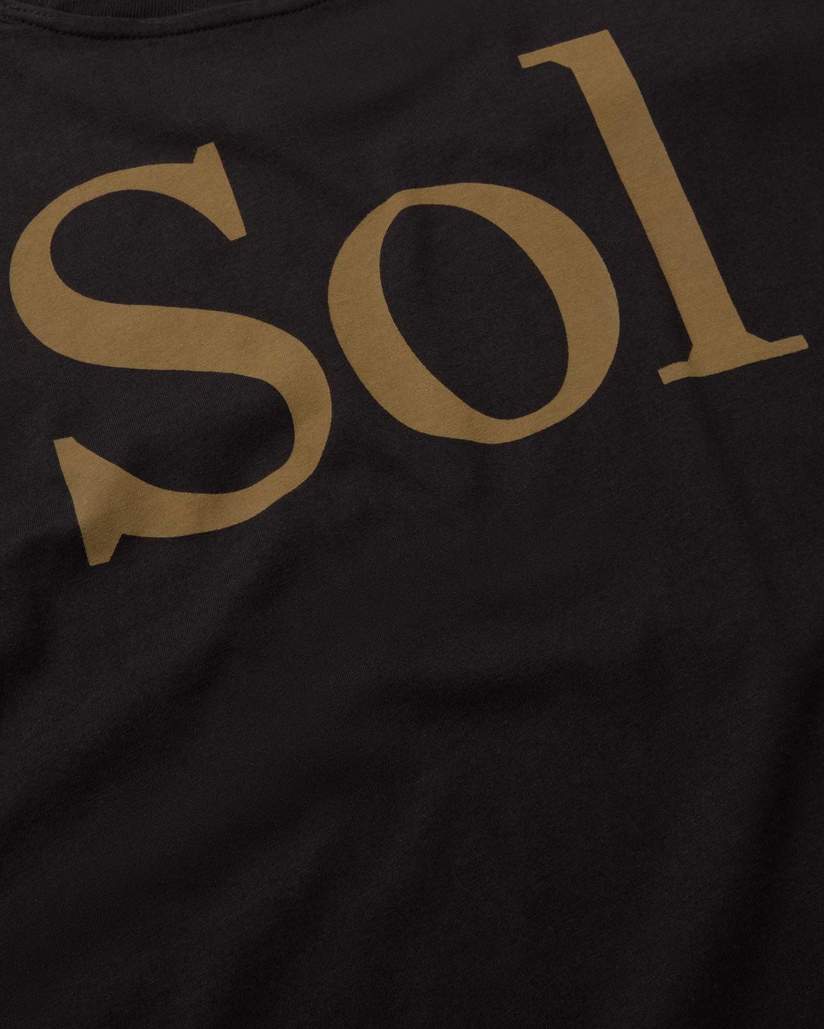 Camiseta negra sol type crudo Aaron sostenible - silueta 3