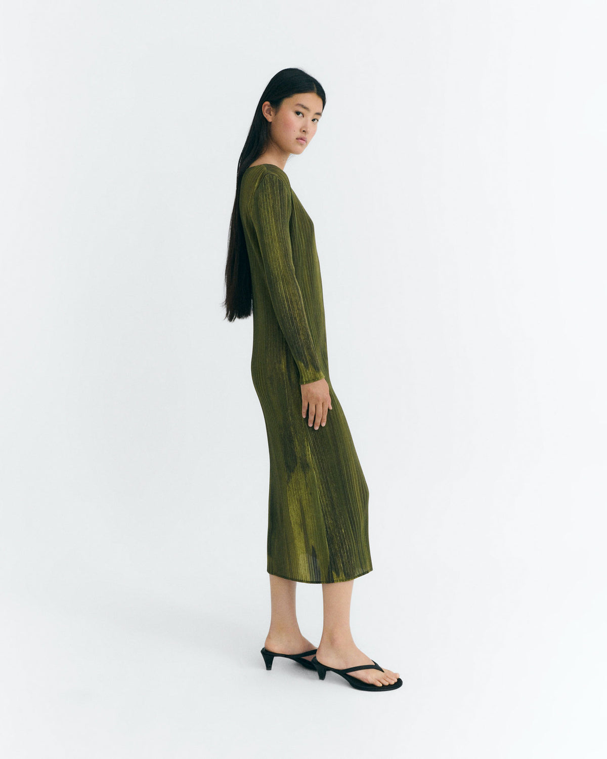 Vestido midi plisado verde Myrtle sostenible - 4