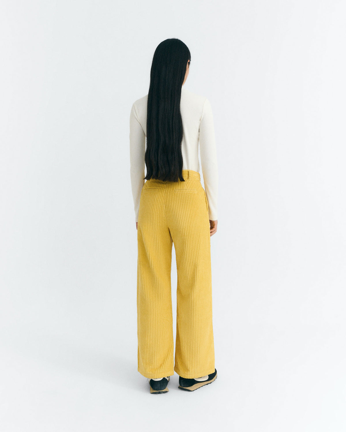 Pantalón tiro alto pana amarillo Karina sostenible - 4