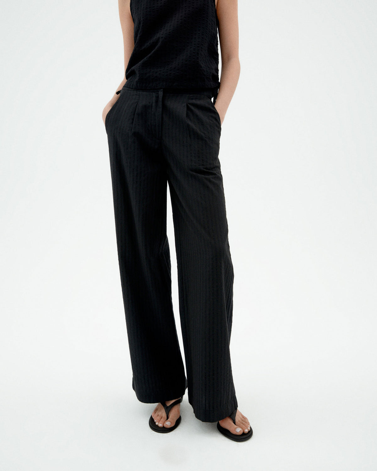Pantalón negro seersucker Manolita sostenible-1
