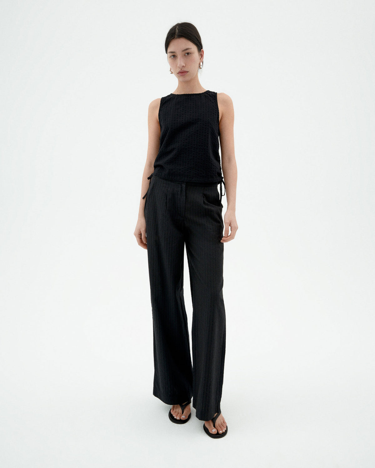 Pantalón negro seersucker Manolita sostenible-2