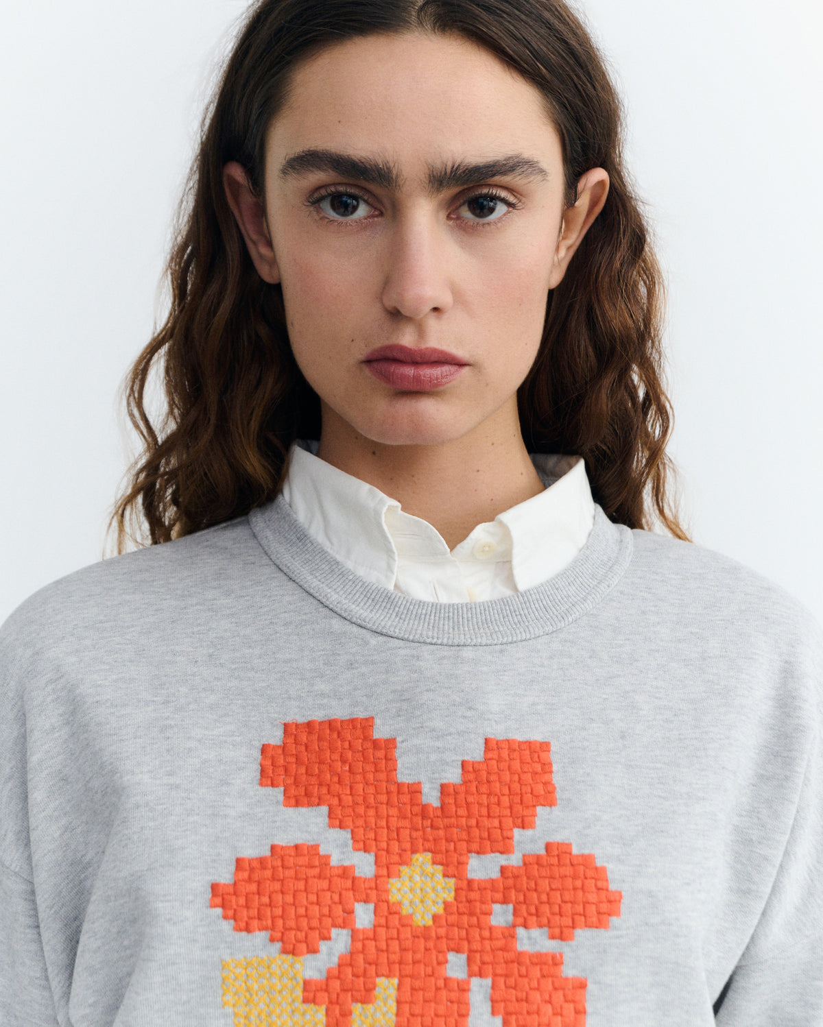 Sudadera bordada poppy Jodie sostenible - 3