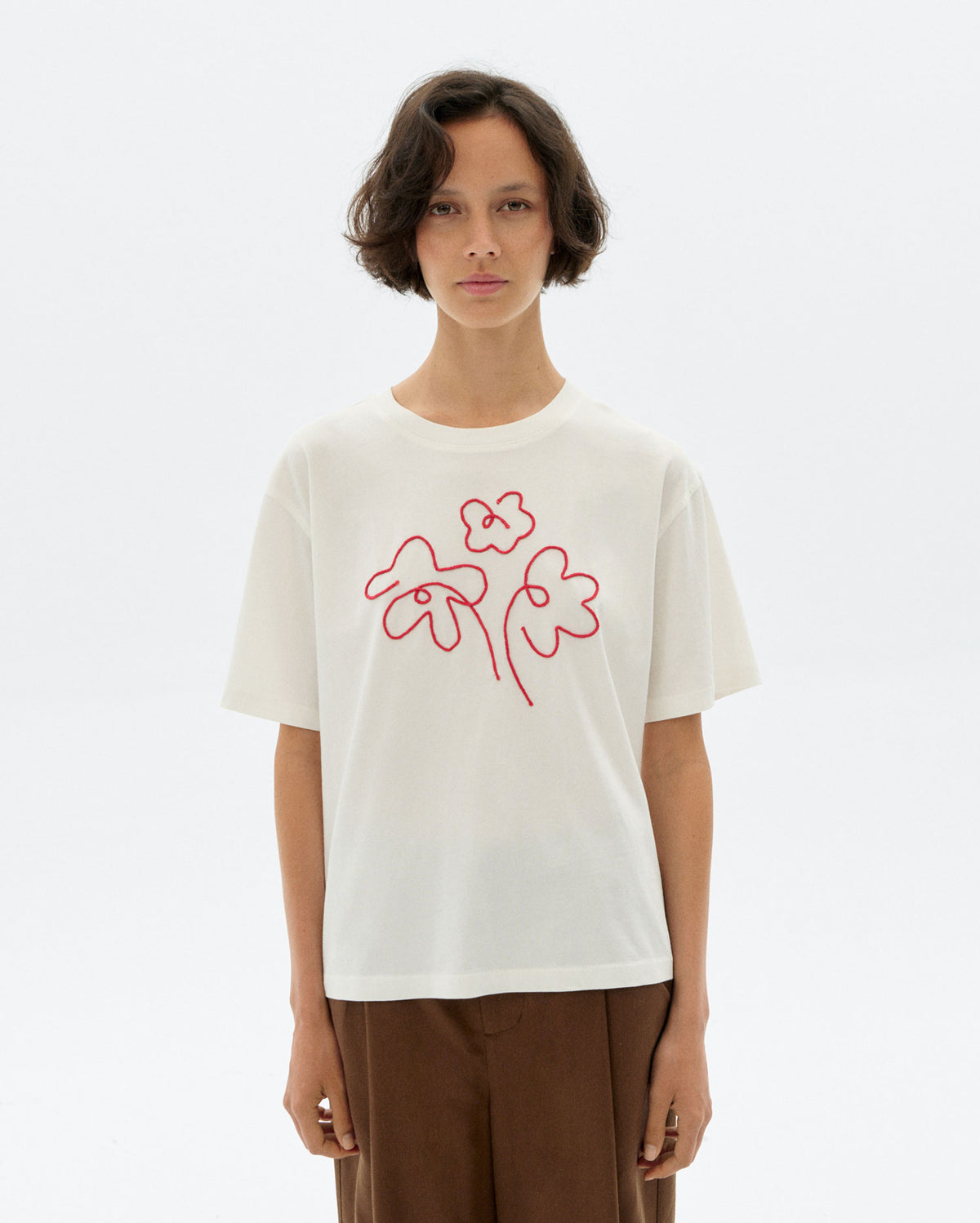 Camiseta blanca bordada a mano flower Lucia sostenible - 1