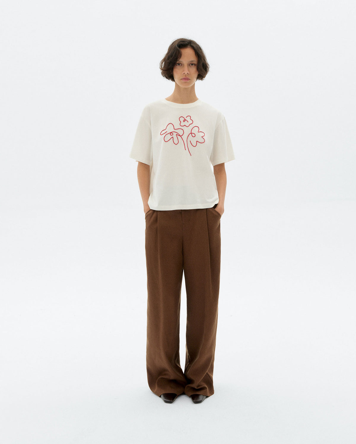 Camiseta blanca bordada a mano flower Lucia sostenible - 2