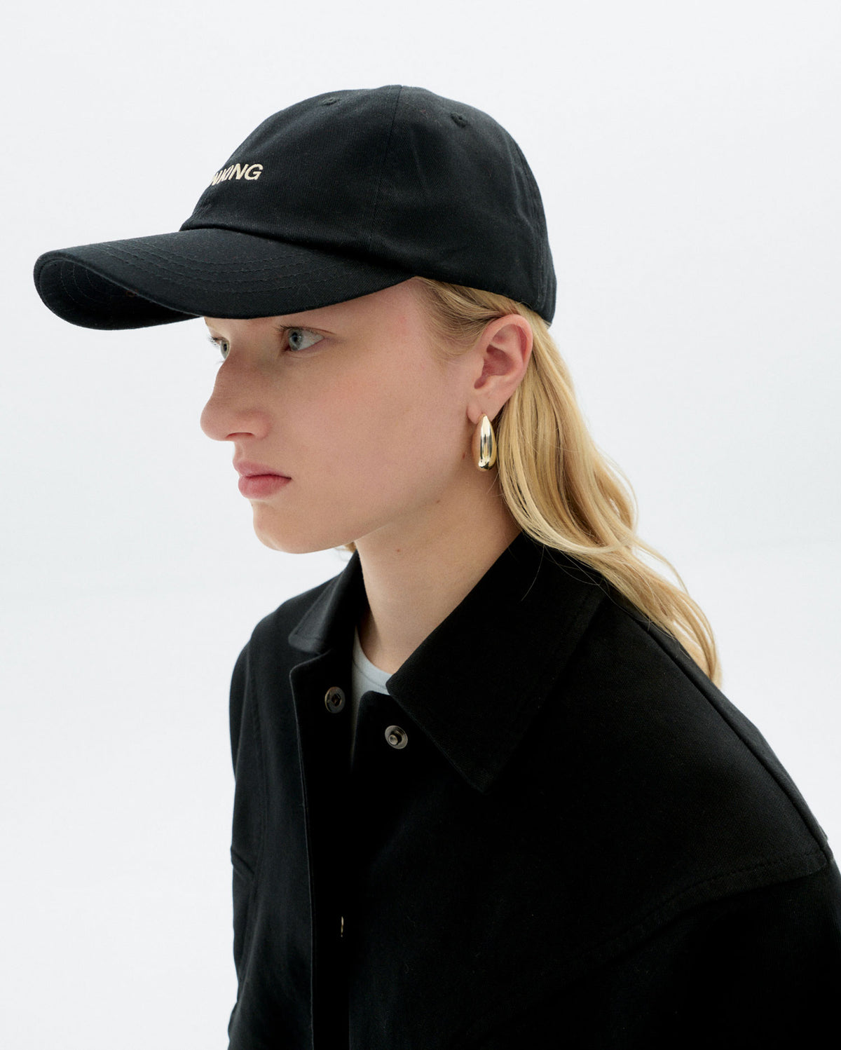 Gorra negra bordada Thinking Chris sostenible - 1
