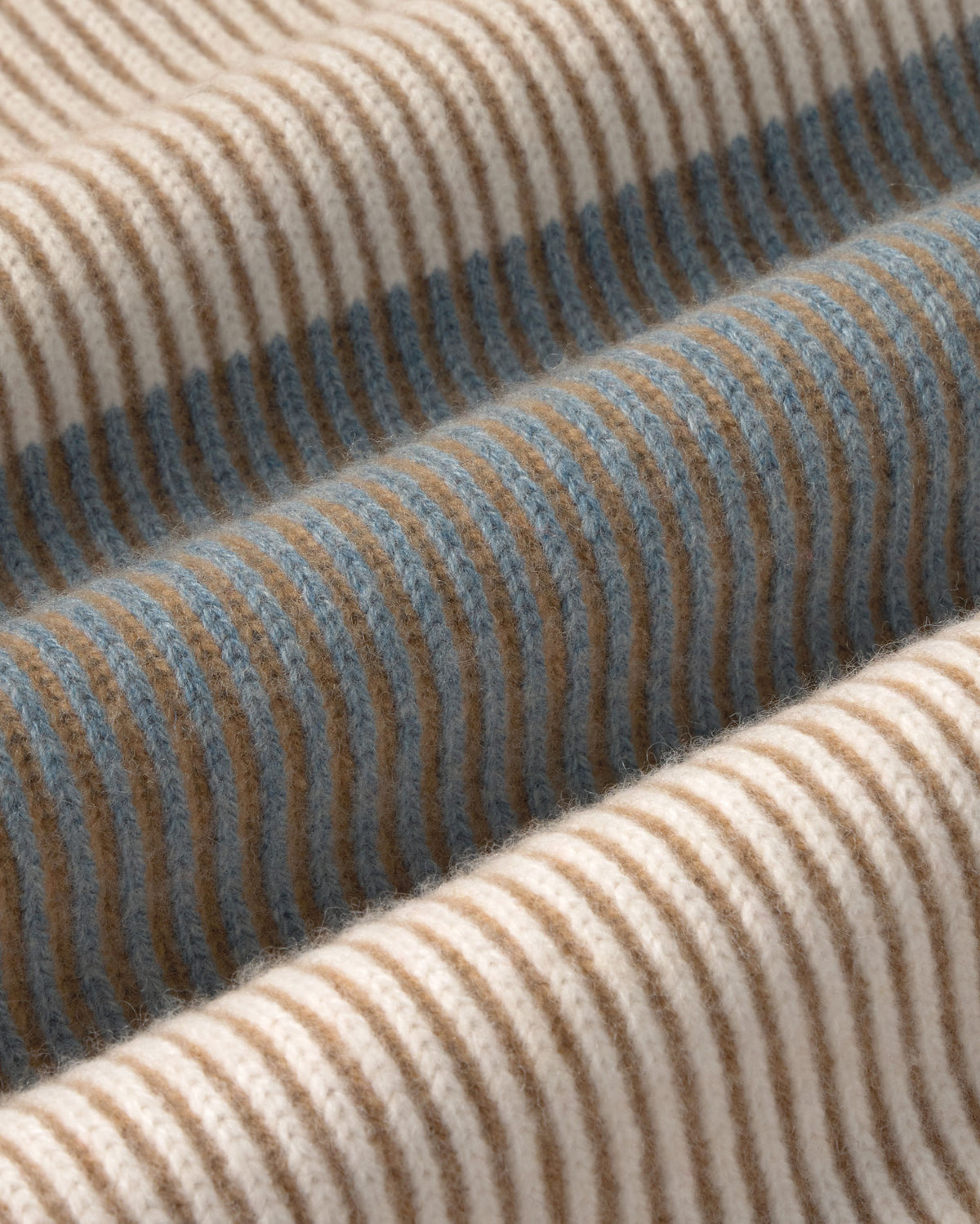 Bufanda lana beige Ghede sostenible silueta - 2